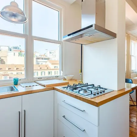 Eclectic Near Galata Tower In Beyoglu *