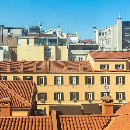 Eclectic Near Galata Tower In Beyoglu *