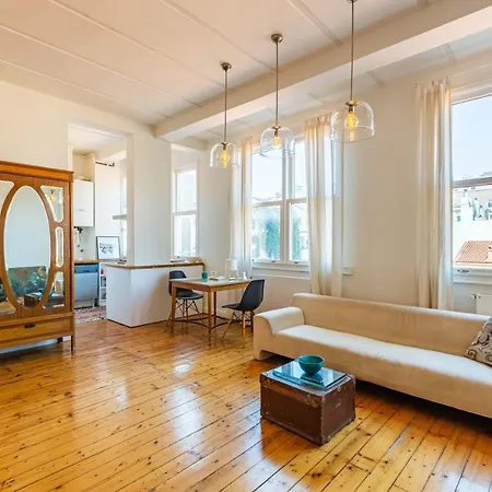 Eclectic Near Galata Tower In Beyoglu *