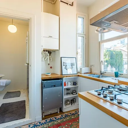 Eclectic Near Galata Tower In Beyoglu *