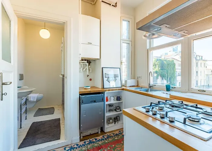 Eclectic Near Galata Tower In Beyoglu *