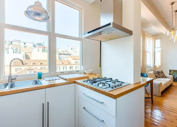 Eclectic Near Galata Tower In Beyoglu *