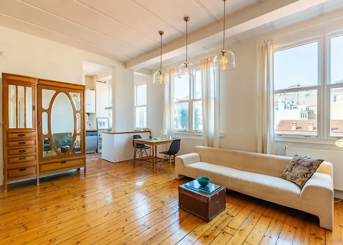 Eclectic Near Galata Tower In Beyoglu *