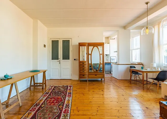 Eclectic Near Galata Tower In Beyoglu