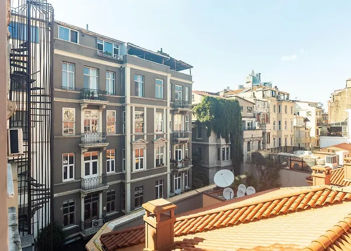 Eclectic Near Galata Tower In Beyoglu *