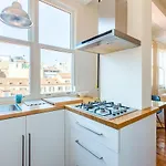 Eclectic Near Galata Tower In Beyoglu *