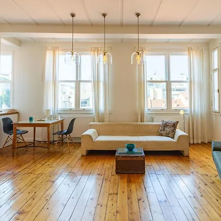 Eclectic Near Galata Tower In Beyoglu Istanbul