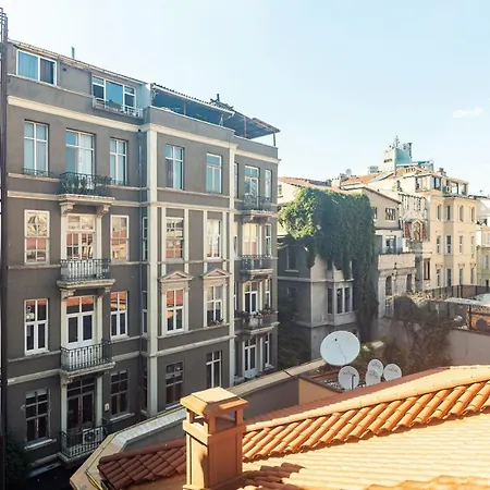 Eclectic Near Galata Tower In Beyoglu *